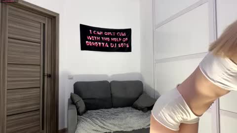 Snapshot of sydneyhackathorn chatting on 02.23.26 Mona online show from 02.23.26