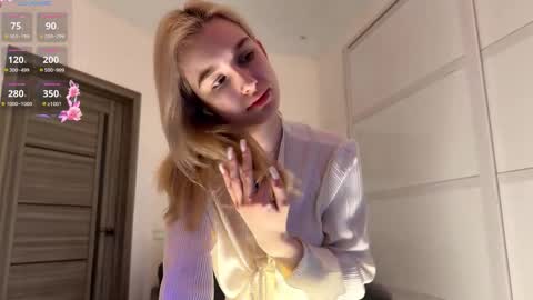 Snapshot of sydneyhackathorn chatting on 02.27.26 Mona online show from 02.27.26