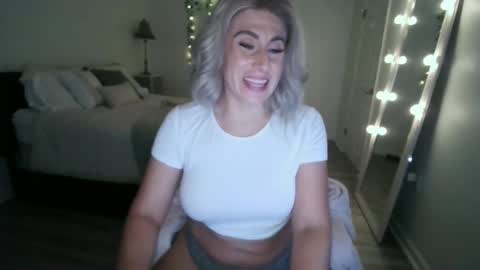 Snapshot of sydryder chatting on 01.01.25 SydneyRyder online show from 01.01.25