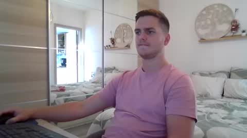 Snapshot of syl092 chatting on 09.17.25 syl092 online show from 09.17.25