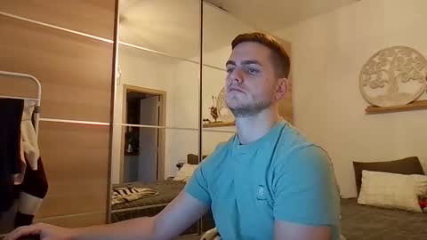 Snapshot of syl092 chatting on 12.02.25 syl092 online show from 12.02.25