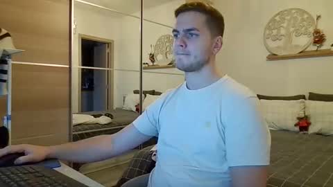 Snapshot of syl092 chatting on 12.05.25 syl092 online show from 12.05.25