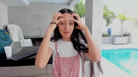 Sylvia Leos online show from 02.15.25