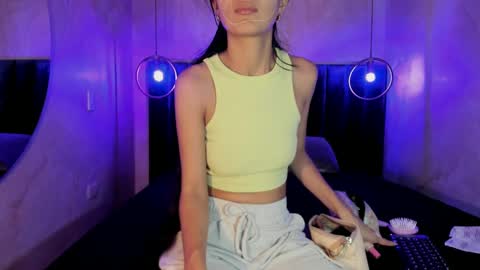 Sylvia Leos online show from 09.09.25