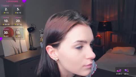 Snapshot of synne_glows chatting on 09.10.25 Eva online show from 09.10.25