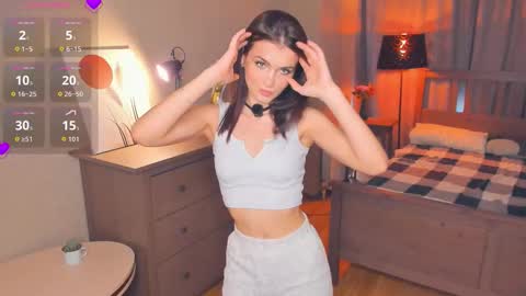 Snapshot of synne_glows chatting on 10.10.25 Eva online show from 10.10.25