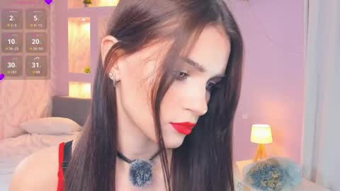 Snapshot of synne_glows chatting on 11.17.25 Eva online show from 11.17.25