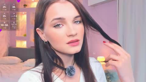 Snapshot of synne_glows chatting on 11.18.25 Eva online show from 11.18.25