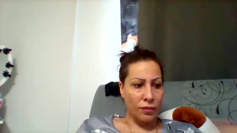 Snapshot of szeszi1985 chatting on 12.02.25 szeszi1985 online show from 12.02.25