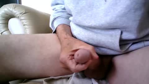 Snapshot of t11gger2 chatting on 10.04.25 James online show from 10.04.25