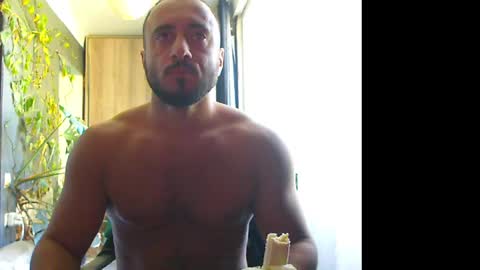 Snapshot of t_huracane chatting on 10.16.25 Huracane online show from 10.16.25