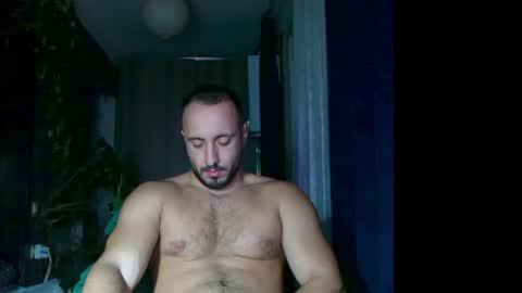 Snapshot of t_huracane chatting on 11.06.25 Huracane online show from 11.06.25