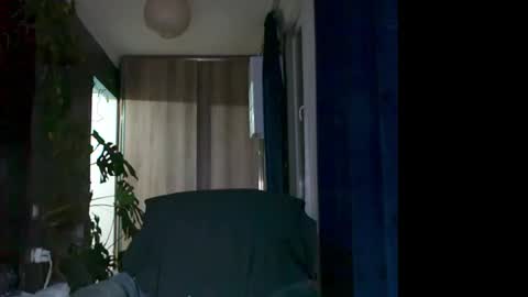 Snapshot of t_huracane chatting on 11.10.25 Huracane online show from 11.10.25