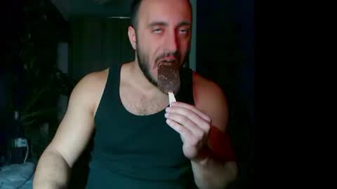 Snapshot of t_huracane chatting on 11.21.25 Huracane online show from 11.21.25