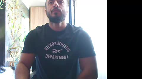 Snapshot of t_huracane chatting on 12.03.25 Huracane online show from 12.03.25