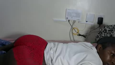 Snapshot of t_rexgirlly1 chatting on 10.31.25 Tray online show from 10.31.25