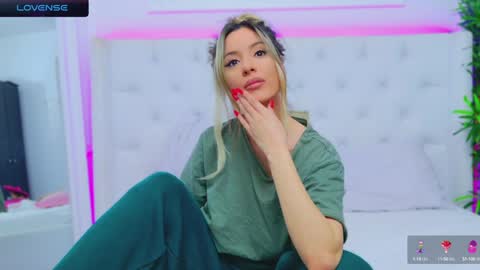 Snapshot of taahiraarabian chatting on 12.23.24 Arianna online show from 12.23.24