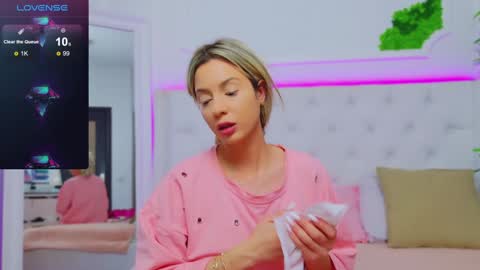 Snapshot of taahiraarabian chatting on 01.13.25 Arianna online show from 01.13.25