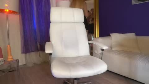 Snapshot of tais_athena chatting on 02.24.25 Margo online show from 02.24.25