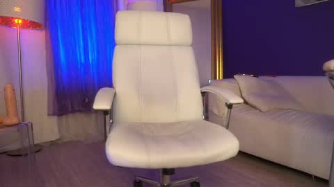 Snapshot of tais_athena chatting on 03.05.25 Margo online show from 03.05.25