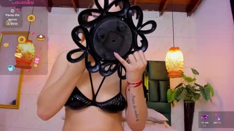 Snapshot of taissa_ chatting on 10.08.25 Taissa online show from 10.08.25