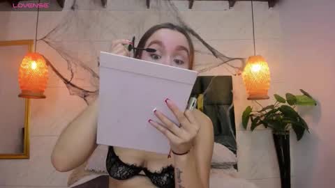 Snapshot of taissa_ chatting on 11.01.25 Taissa online show from 11.01.25