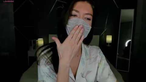 Snapshot of take_me_to_moon chatting on 11.03.25 Sasha online show from 11.03.25