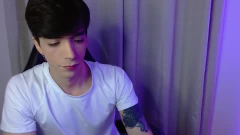 Snapshot of takeru___ chatting on 10.07.25 takeru___ online show from 10.07.25