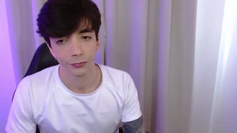 Snapshot of takeru___ chatting on 11.08.25 takeru___ online show from 11.08.25