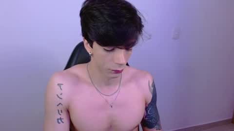 Snapshot of takeru___ chatting on 11.24.25 takeru___ online show from 11.24.25