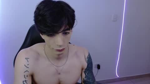 Snapshot of takeru___ chatting on 12.05.25 takeru___ online show from 12.05.25