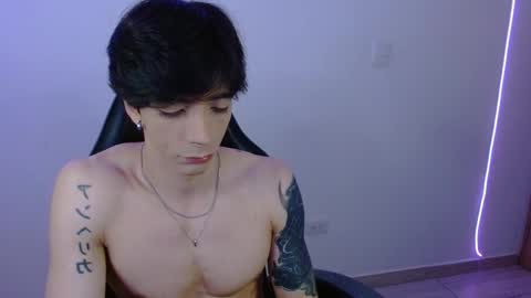 Snapshot of takeru___ chatting on 01.10.26 takeru___ online show from 01.10.26