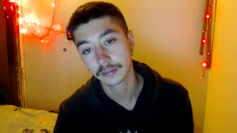 Snapshot of talhi_ chatting on 06.26.26 talhi_ online show from 06.26.26