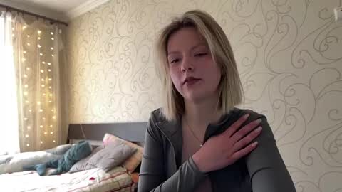 Mia online show from 04.29.26