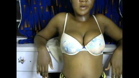 Snapshot of tall_choco chatting on 03.25.26 tall_choco online show from 03.25.26