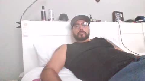 Snapshot of talllatino310 chatting on 11.18.25 talllatino310 online show from 11.18.25