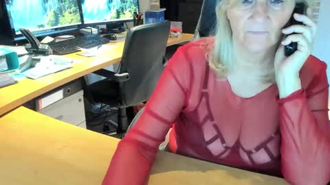 Snapshot of tammy4camfun chatting on 12.16.24 Tammy online show from 12.16.24