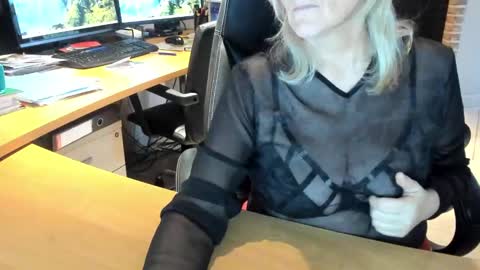 Snapshot of tammy4camfun chatting on 12.18.24 Tammy online show from 12.18.24