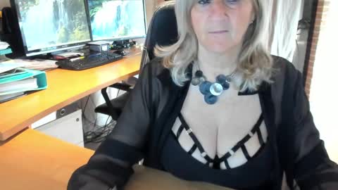 Snapshot of tammy4camfun chatting on 01.31.25 Tammy online show from 01.31.25