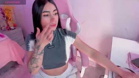 Snapshot of tammy_w chatting on 02.17.25 Tammy online show from 02.17.25