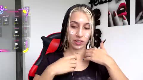 Snapshot of tammyandrade_ chatting on 10.31.25 tammy online show from 10.31.25