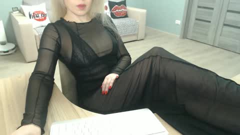 Snapshot of tangiblen chatting on 12.21.24 tangiblen online show from 12.21.24