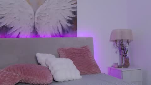 Snapshot of taniaamore chatting on 11.28.25 Tania Amore online show from 11.28.25