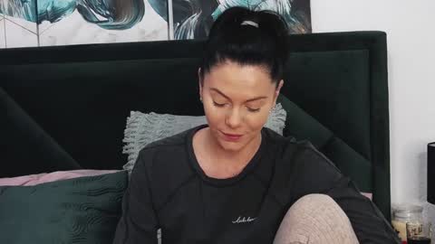 Snapshot of taniyagrey chatting on 12.29.24 tanyaGrey online show from 12.29.24