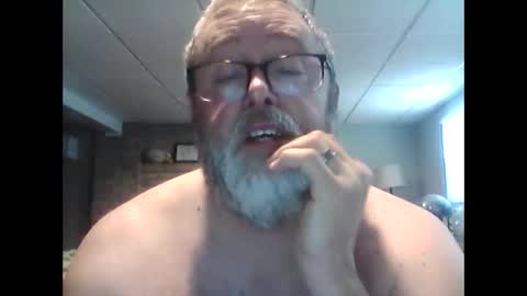 Snapshot of tank106 chatting on 03.21.26 tank106 online show from 03.21.26