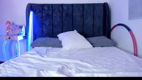 tara__ online show from 11.04.25