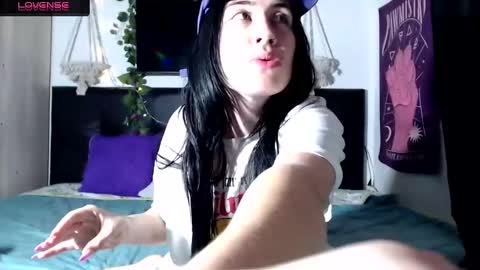 Snapshot of tara_joi chatting on 12.10.24 Tara online show from 12.10.24