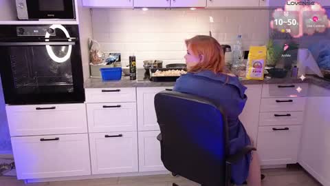 Snapshot of tara_renn chatting on 12.09.24 tara_renn online show from 12.09.24