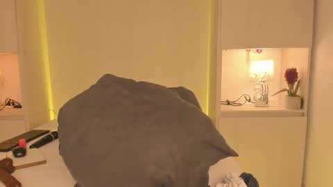  T A R A  online show from 12.18.25