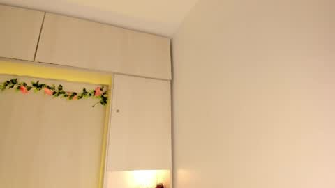  T A R A  online show from 04.08.26